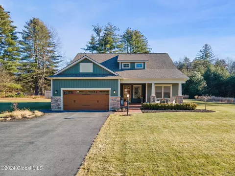 3 Pine Bark Pl, Saratoga Springs, NY 12866