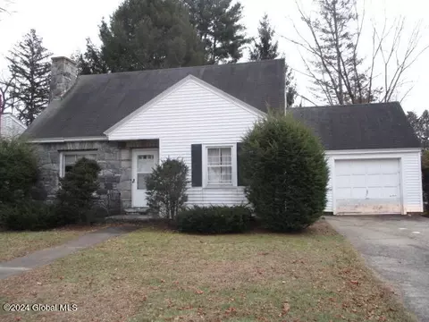 96 Sheridan St, Glens Falls, NY 12801