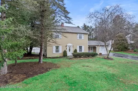 2 Mystic Ln, Clifton Park, NY 12065