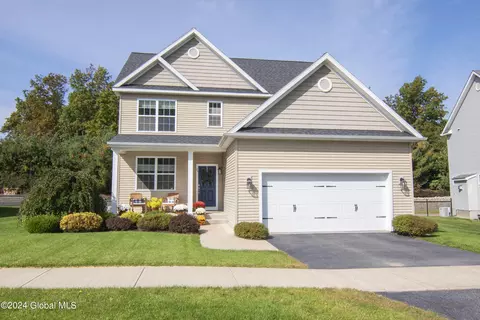 23 Pamela Ln, Saratoga Springs, NY 12866