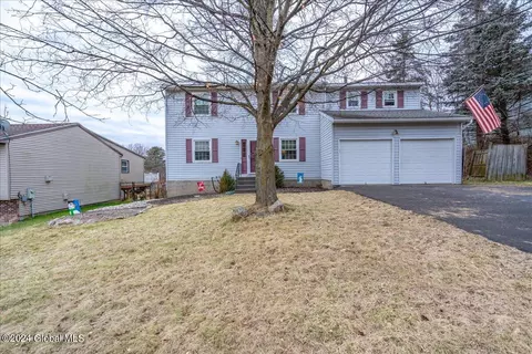 5 Cayuga Ct, Albany, NY 12208