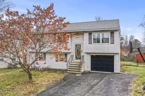 19 Daniel St, Rensselaer, NY 12144