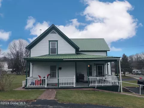 9 Hinds St, Ticonderoga, NY 12883