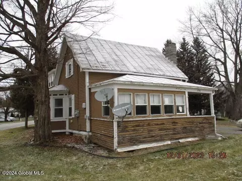 174 South St, Champlain, NY 12919 photo 2