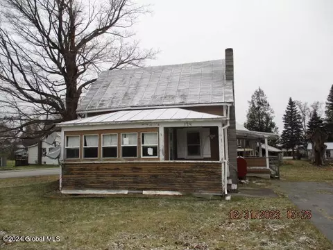 174 South St, Champlain, NY 12919