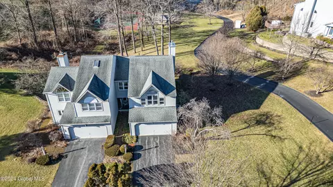 9 Pine Ridge Rd, Saratoga Springs, NY 12866
