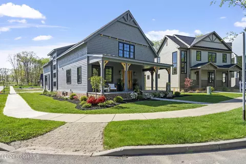 29 Oak Ridge Blvd, Saratoga Springs, NY 12866