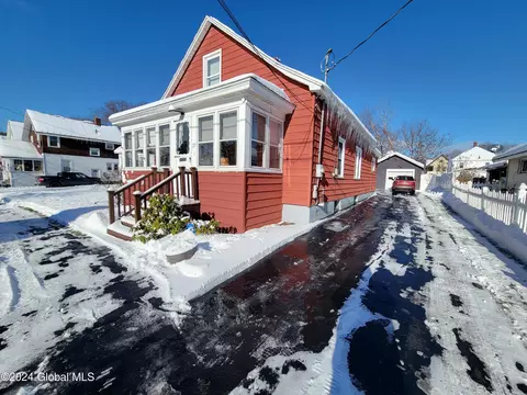 25 Franklin St, Gloversville, NY 12078