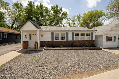 11 Bay Rd, Lake Luzerne, NY 12846