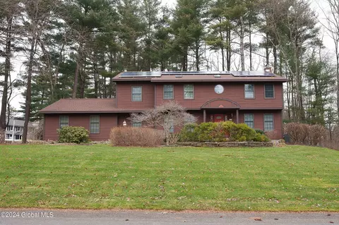 203 Oxford Way, Niskayuna, NY 12309