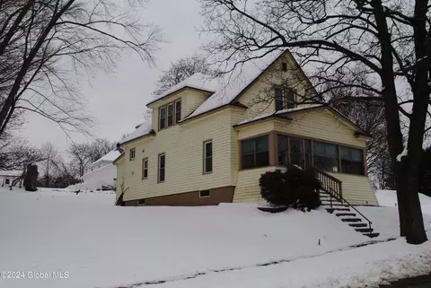 16 Mccleary Ave #1, Amsterdam, NY 12010