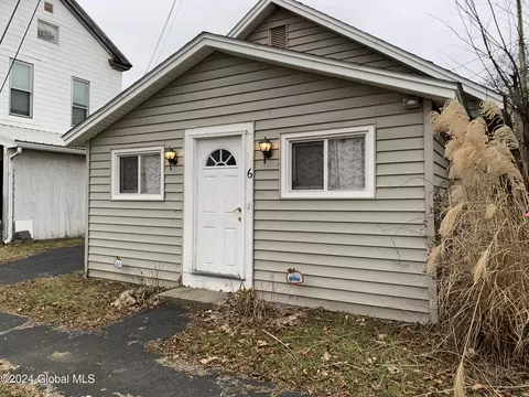 6 105 St, Troy, NY 12180