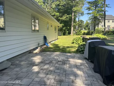 7 Walnut Ln E, Schenectady, NY 12309 photo 50