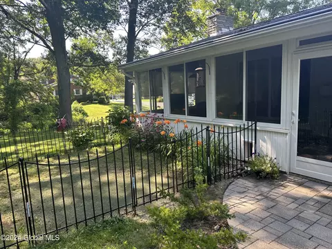 7 Walnut Ln E, Schenectady, NY 12309 photo 52