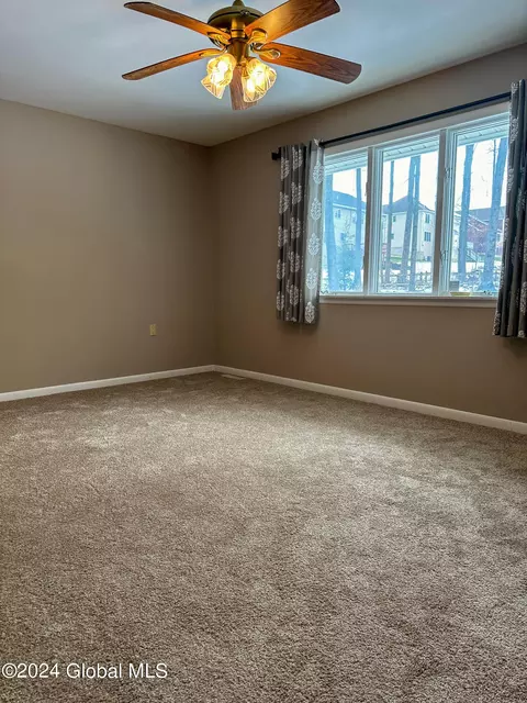 7 Walnut Ln E, Schenectady, NY 12309 photo 29