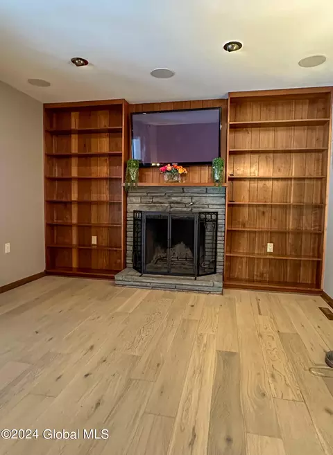 7 Walnut Ln E, Schenectady, NY 12309 photo 36