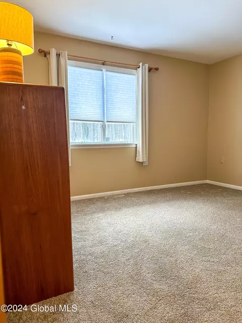 7 Walnut Ln E, Schenectady, NY 12309 photo 33