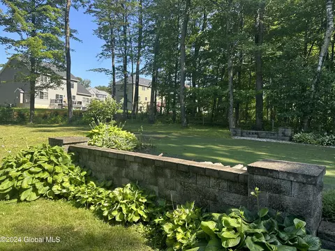 7 Walnut Ln E, Schenectady, NY 12309 photo 48