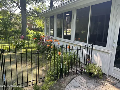7 Walnut Ln E, Schenectady, NY 12309 photo 53