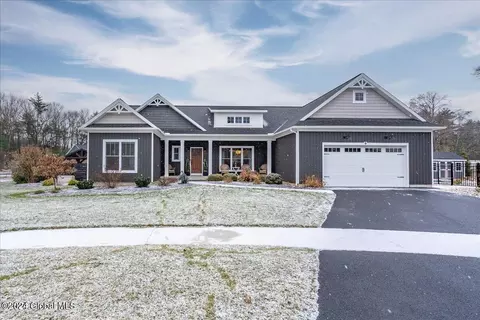 9 Maple Forest Dr, Ballston Lake, NY 12019
