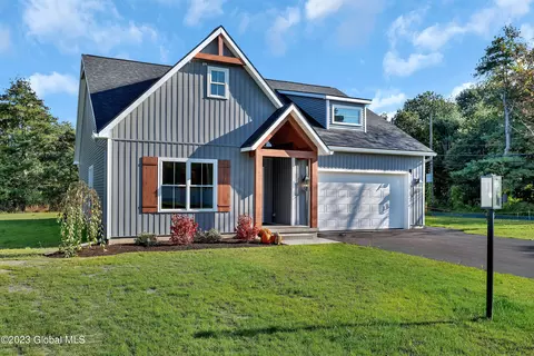 2 Woodland Hl Rd, Wynantskill, NY 12198
