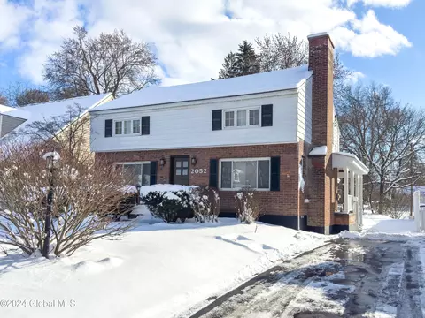 2052 Coolidge Pl, Niskayuna, NY 12309