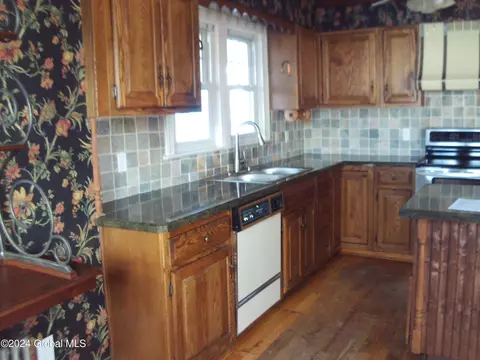 18 Selden St, Schenectady, NY 12304 photo 11