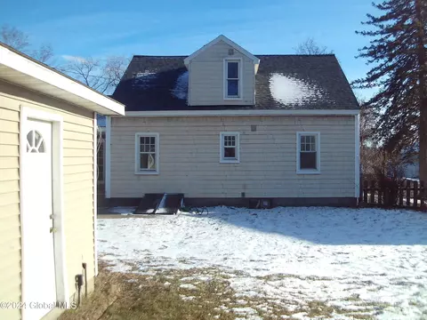 18 Selden St, Schenectady, NY 12304 photo 4