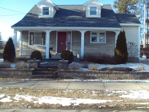 18 Selden St, Schenectady, NY 12304
