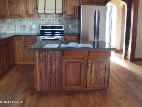 18 Selden St, Schenectady, NY 12304 photo 9