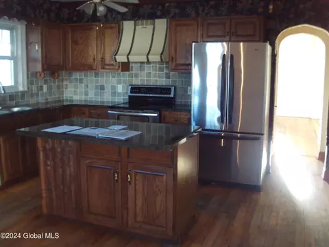 18 Selden St, Schenectady, NY 12304 photo 10