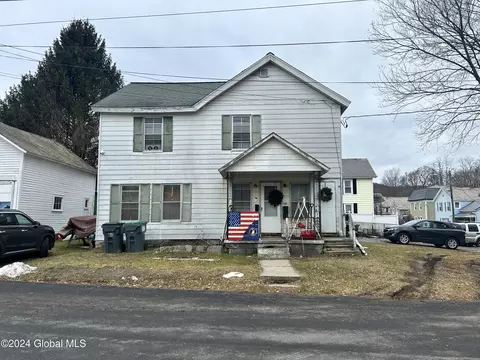 20 Factory St, Granville, NY 12832