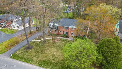 794 Avon Crest Blvd, Niskayuna, NY 12309