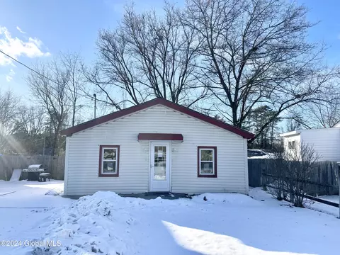35 Ohio Ave, Queensbury, NY 12804