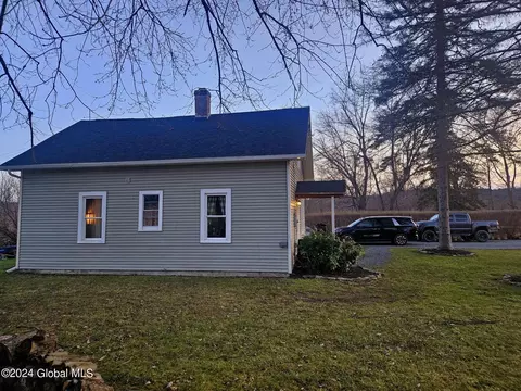 34 Button Rd, Pittstown, NY 12182 photo 3