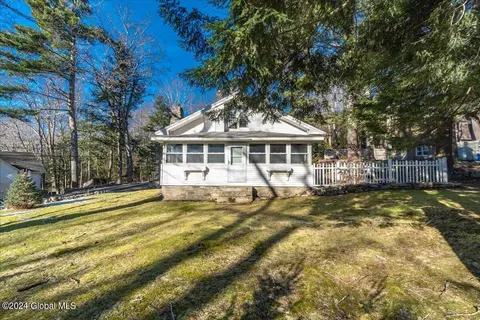 6 Avenue A, Petersburgh, NY 12138