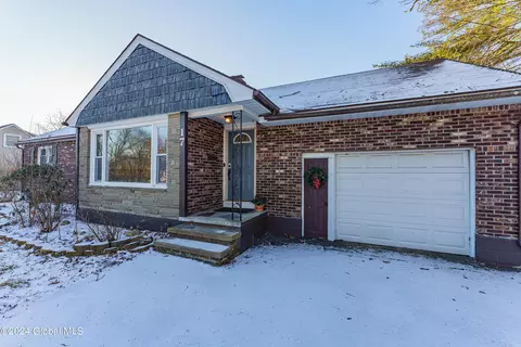 17 Cumberland Pl, Glenville, NY 12302