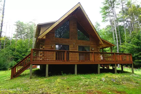 52 Log Cabin Ln, Chester, NY 12853