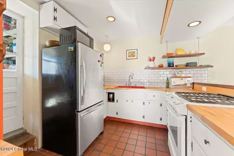 28 Eagle St, Troy, NY 12180 photo 10