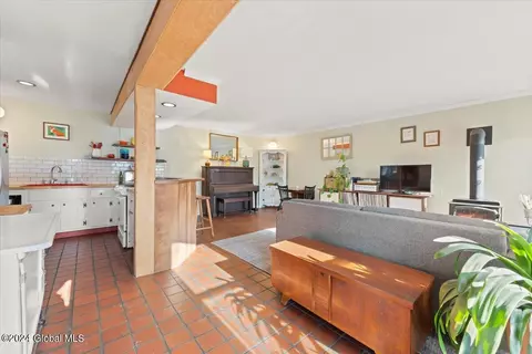 28 Eagle St, Troy, NY 12180 photo 4