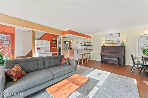 28 Eagle St, Troy, NY 12180 photo 6