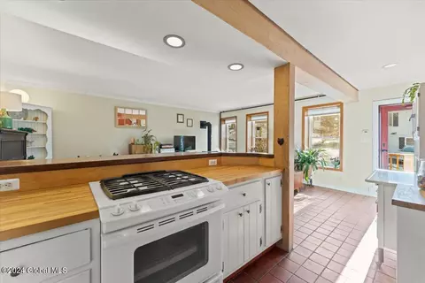 28 Eagle St, Troy, NY 12180 photo 12