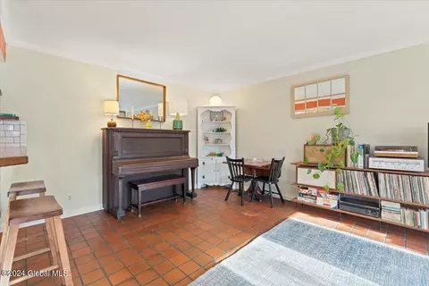 28 Eagle St, Troy, NY 12180 photo 8