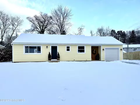 3 Circle Dr, Wynantskill, NY 12198