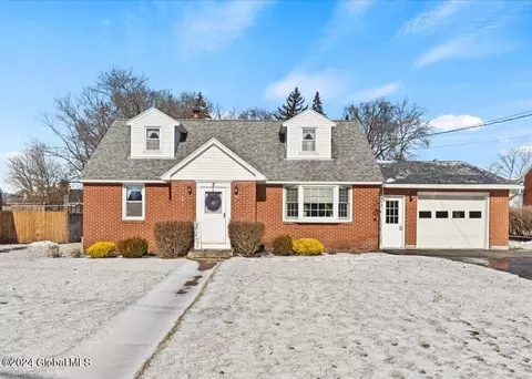 3 Iris Ln, Albany, NY 12205