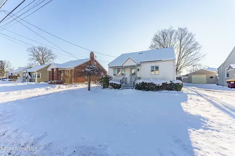 7 Brigadier St, Colonie, NY 12205