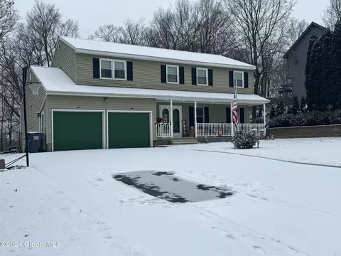 19 Mallards Lndg S, Waterford, NY 12188