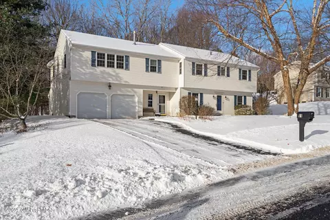 61 Carriage Rd, Clifton Park, NY 12065