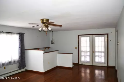 407 Walnut St, Corinth, NY 12822 photo 9