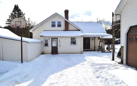 407 Walnut St, Corinth, NY 12822 photo 23